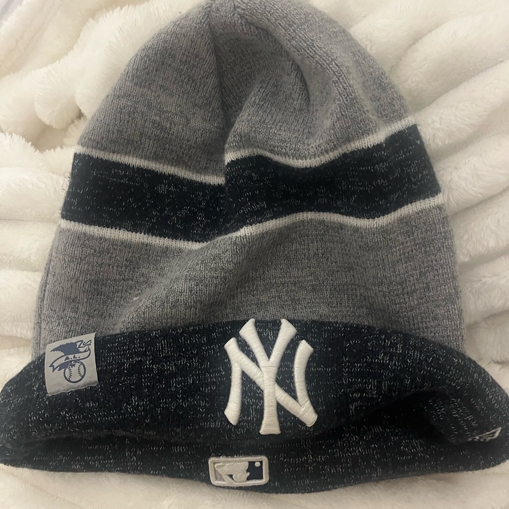 New York Yankees Gray and Black Beanie